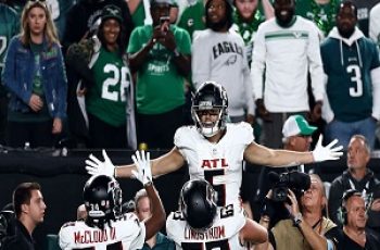 Atlanta Stuns the Eagles with an Unbelievable Last-Second Comeback